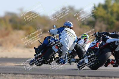 media/Dec-18-2022-SoCal Trackdays (Sun) [[8099a50955]]/Turn 7 Backside (1125am)/